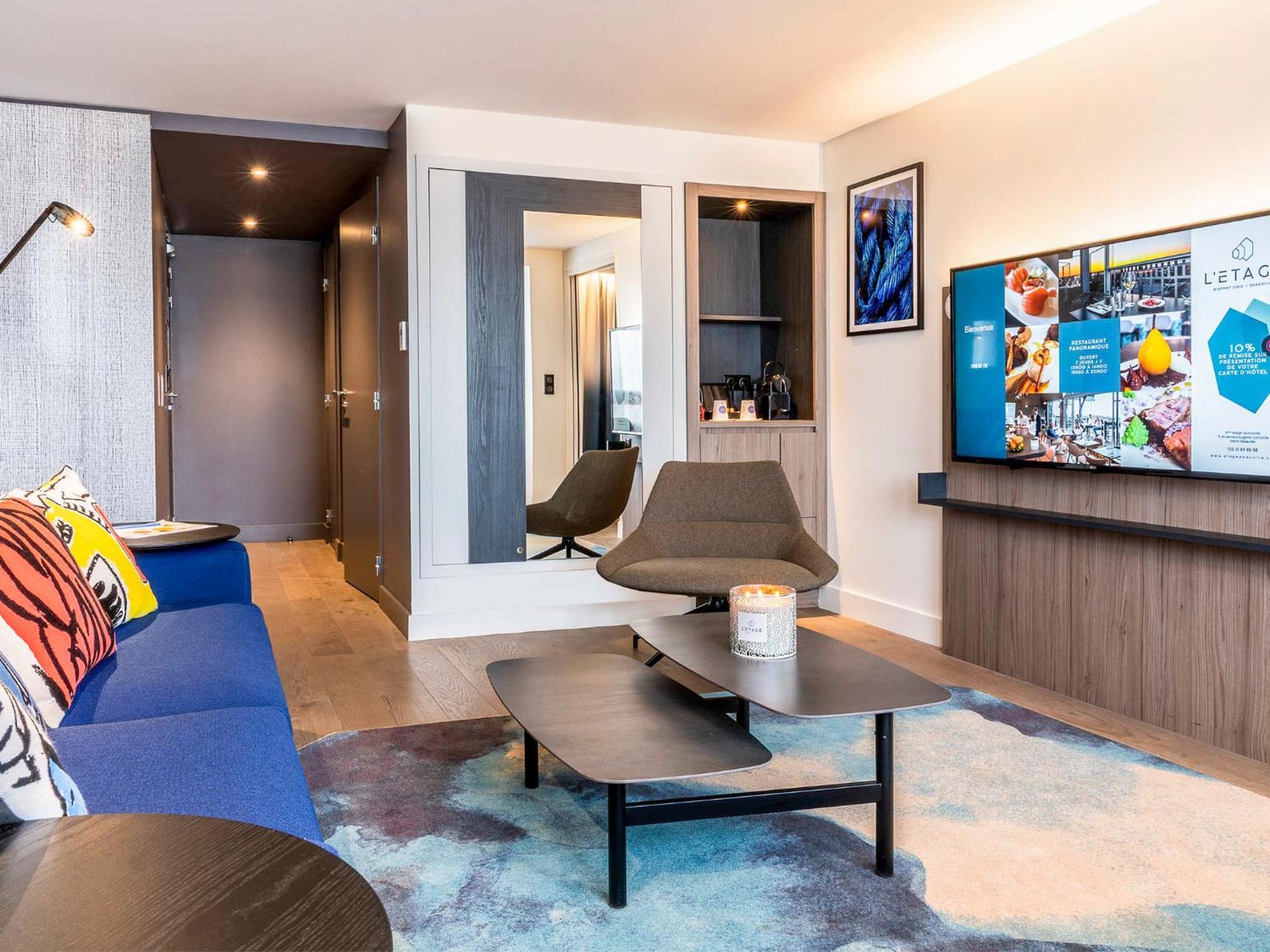 Executive Suite mit Kingsize-Bett, Schlafsofa und Meerblick