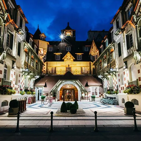 Hotel Barriere Le Normandy-3